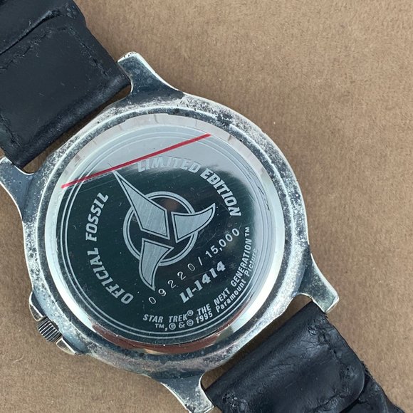 Vintage NEW with Tags Star Trek Next Generation Watch, Pin with Box - Picture 7 of 9